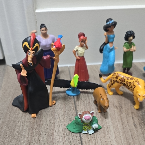 Mini Disney Characters - Picture 2 of 4